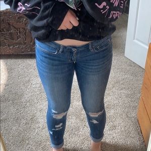 low rise hollister skinny jeans with rips